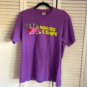 LIKE NEW SUPREME SIZE M GRAPHIC TEE